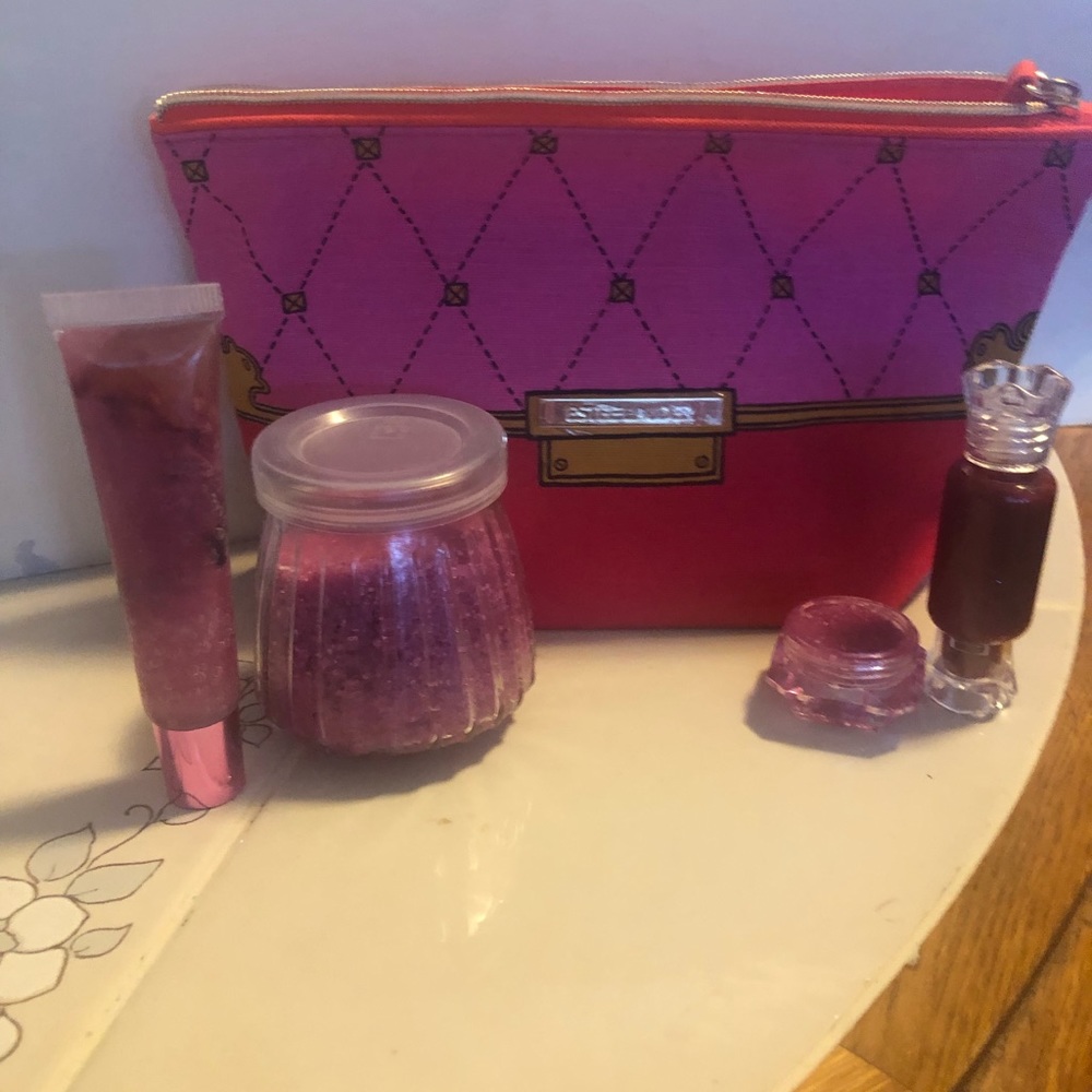 Fashion Estee Ladder makeup clutch.